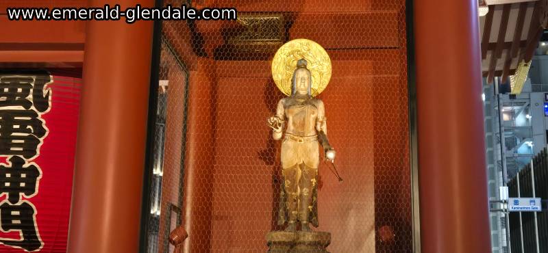 Kin-Ryu statue at kaminarimon gate
